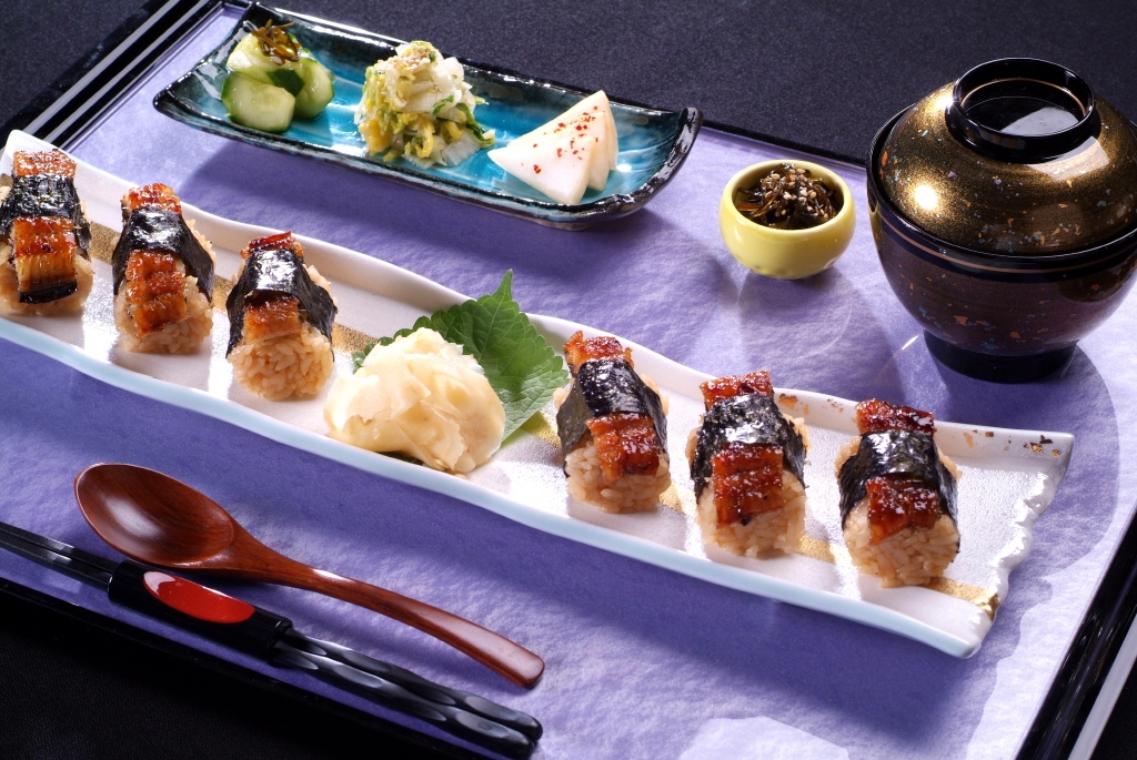 장어고무스비(장어초밥)<br>うなぎ小結 び <br>Eel sushi<br> 24,000원