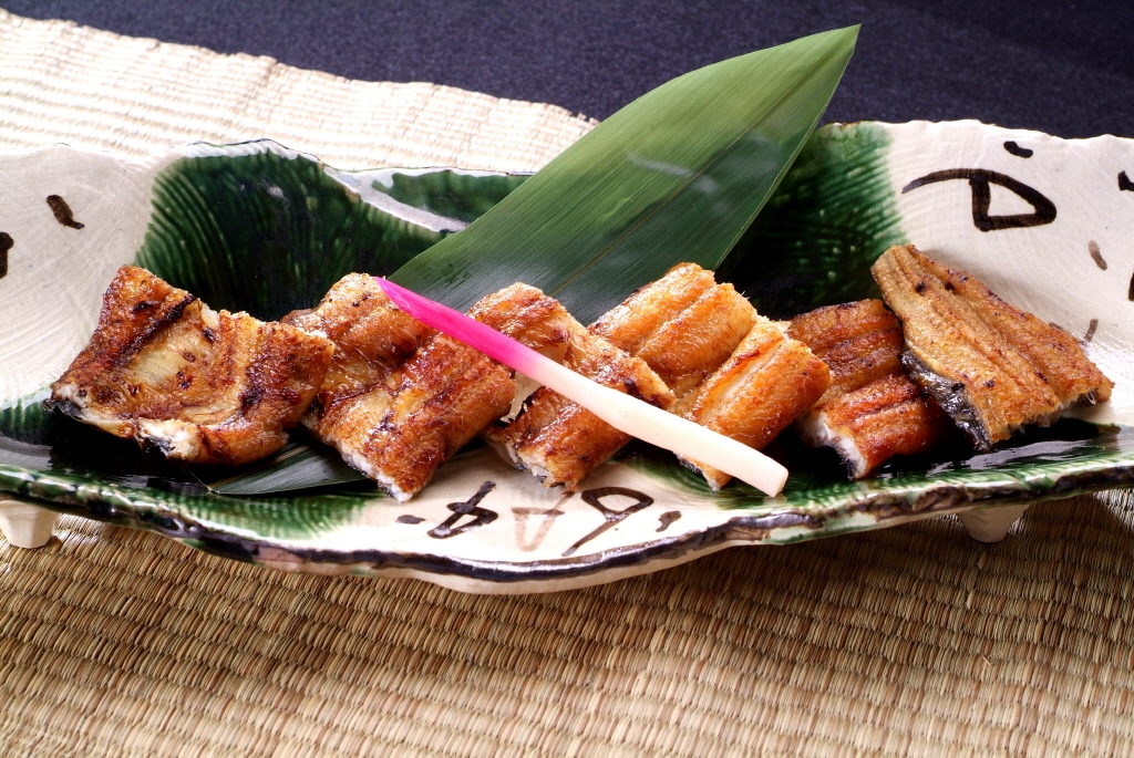 장어소금구이<br>うなぎの塩焼き<br>Grilled eel with salt<br>한마리 38,000원 두마...