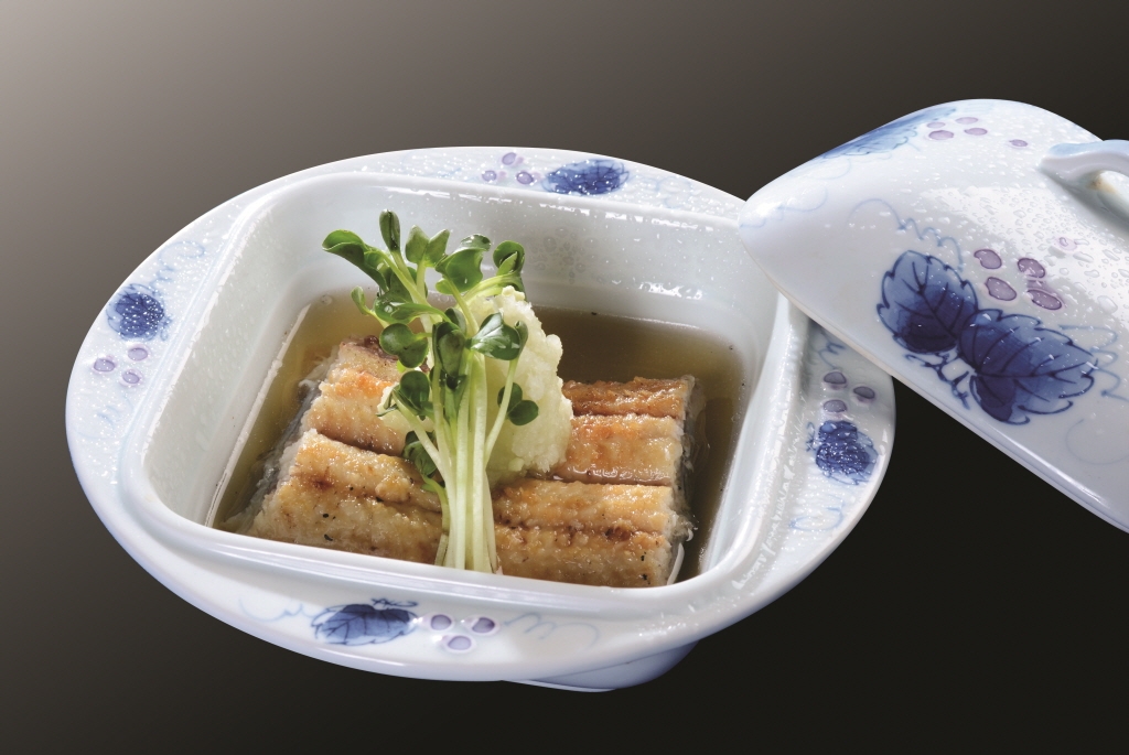 장어 구이찜<br>なぎ焼きの酒蒸<br>Steamed eel<br> 14,000원